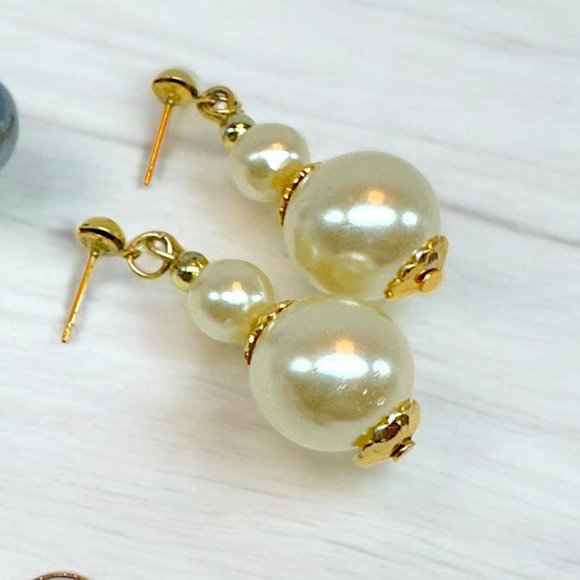 Vintage Bundle Lot of 4 Faux Pearls Pierced Earrings Ivory, Green & Greys *read* - Picture 3 of 5